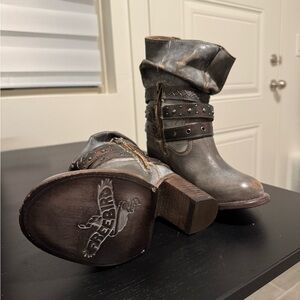 Freebird “Blaine” Distressed Gray Leather Boots